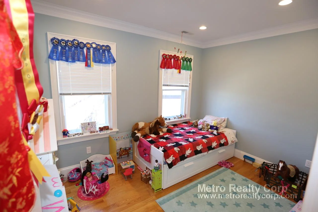 7 Acron Rd, Brookline Village