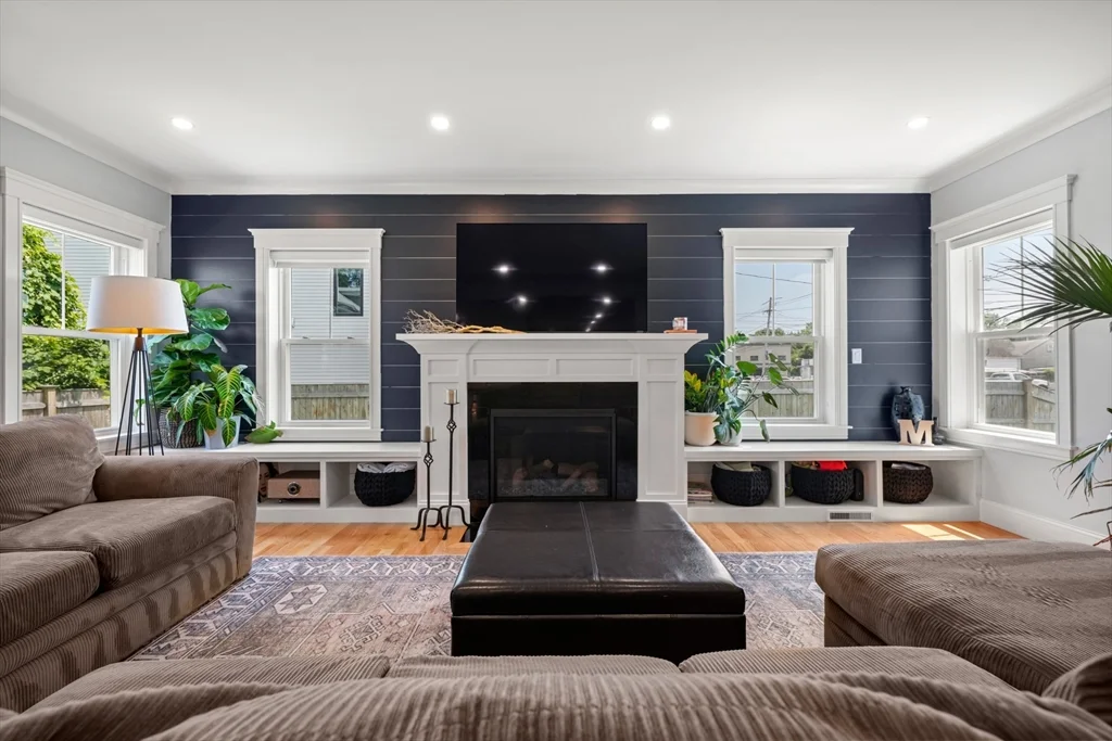 99 Crafts St, Newtonville