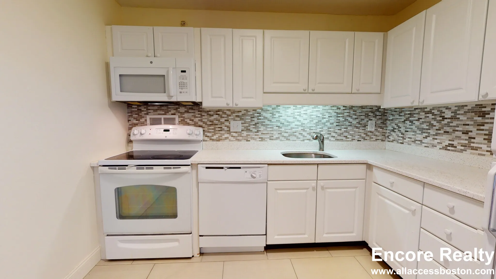 101 Monmouth Ct, Longwood