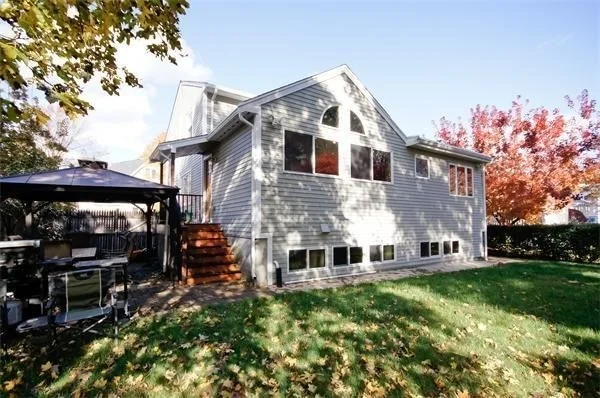 22 Westlund Rd, Belmont