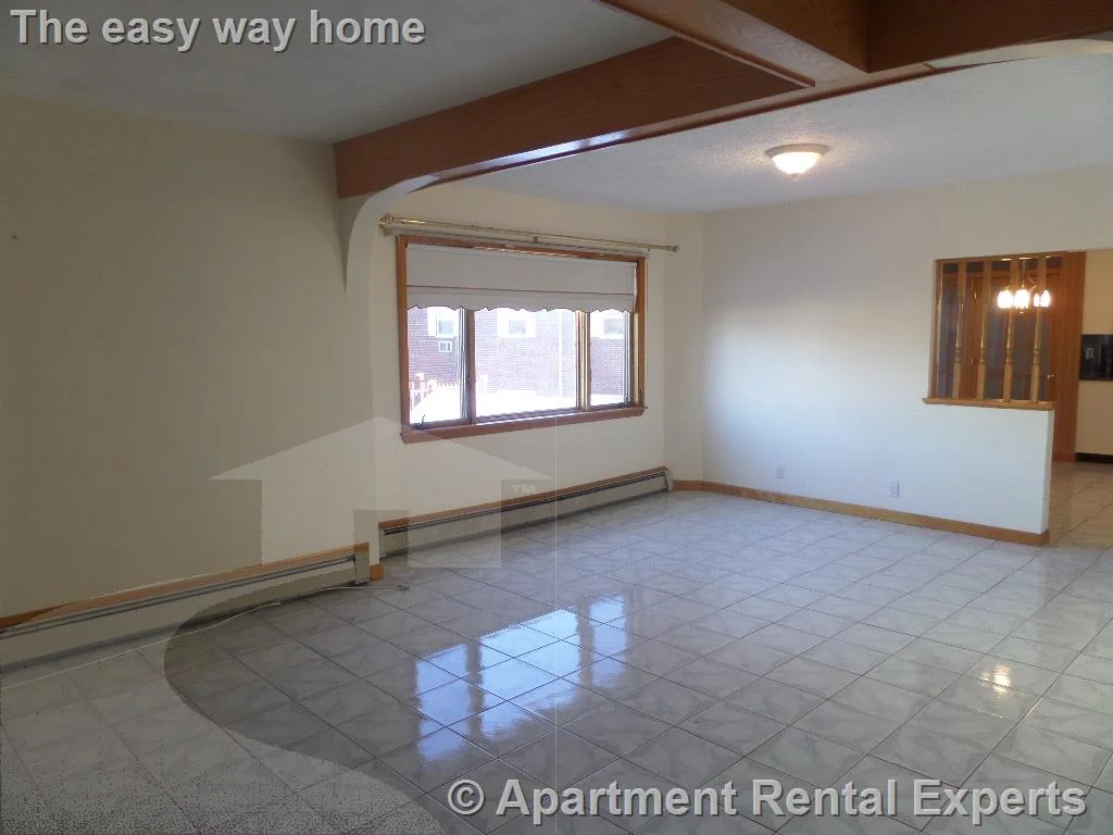 10 Windsor Rd, Tufts