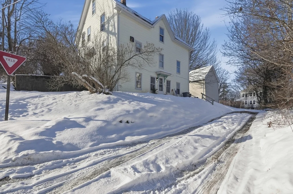 29 Allen St, Gardner