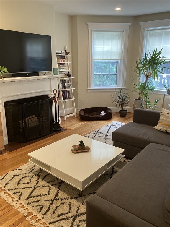 43 Linnaean St, Neighborhood Nine