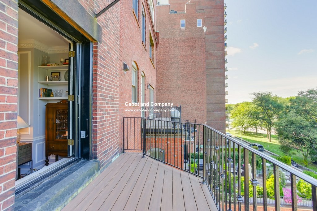 164 Beacon St, Back Bay