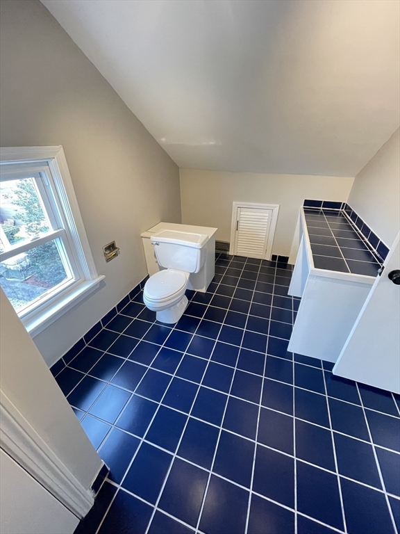 85 Regatta Rd, North Weymouth