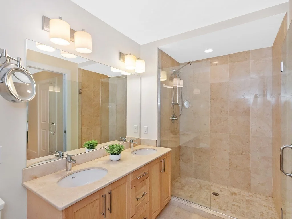 321 Hammond Pond Pkwy, Chestnut Hill