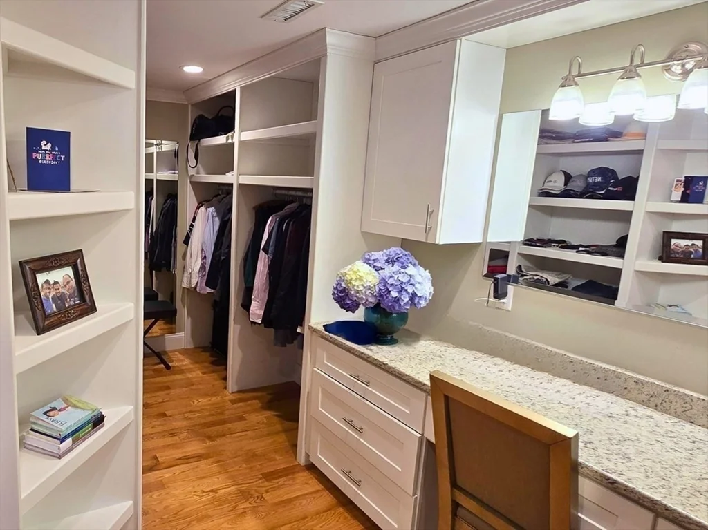 34 Fieldstone Dr, Burlington