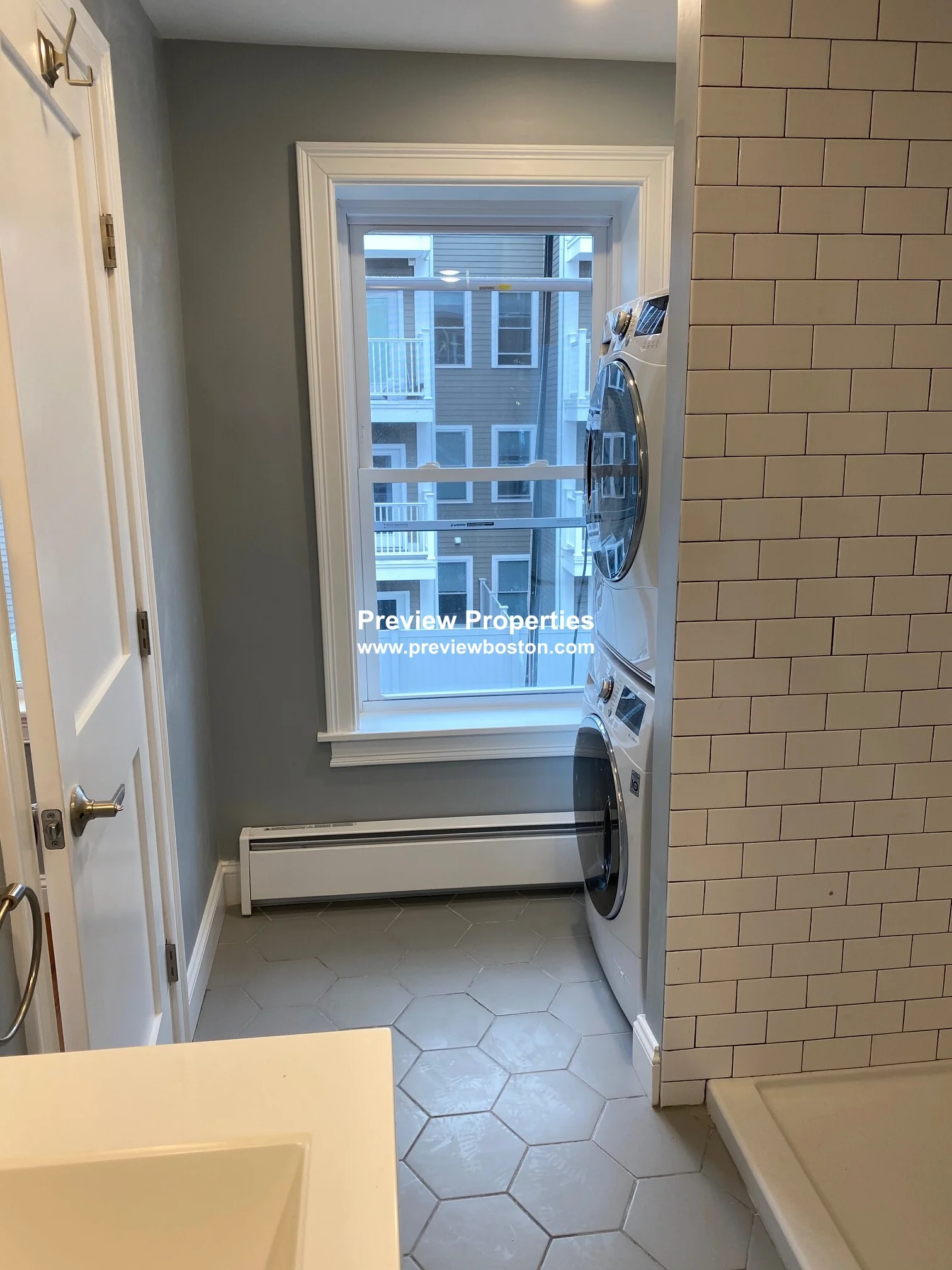 33 Chelsea St, East Boston