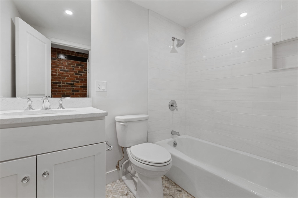 99 Fulton St, North End