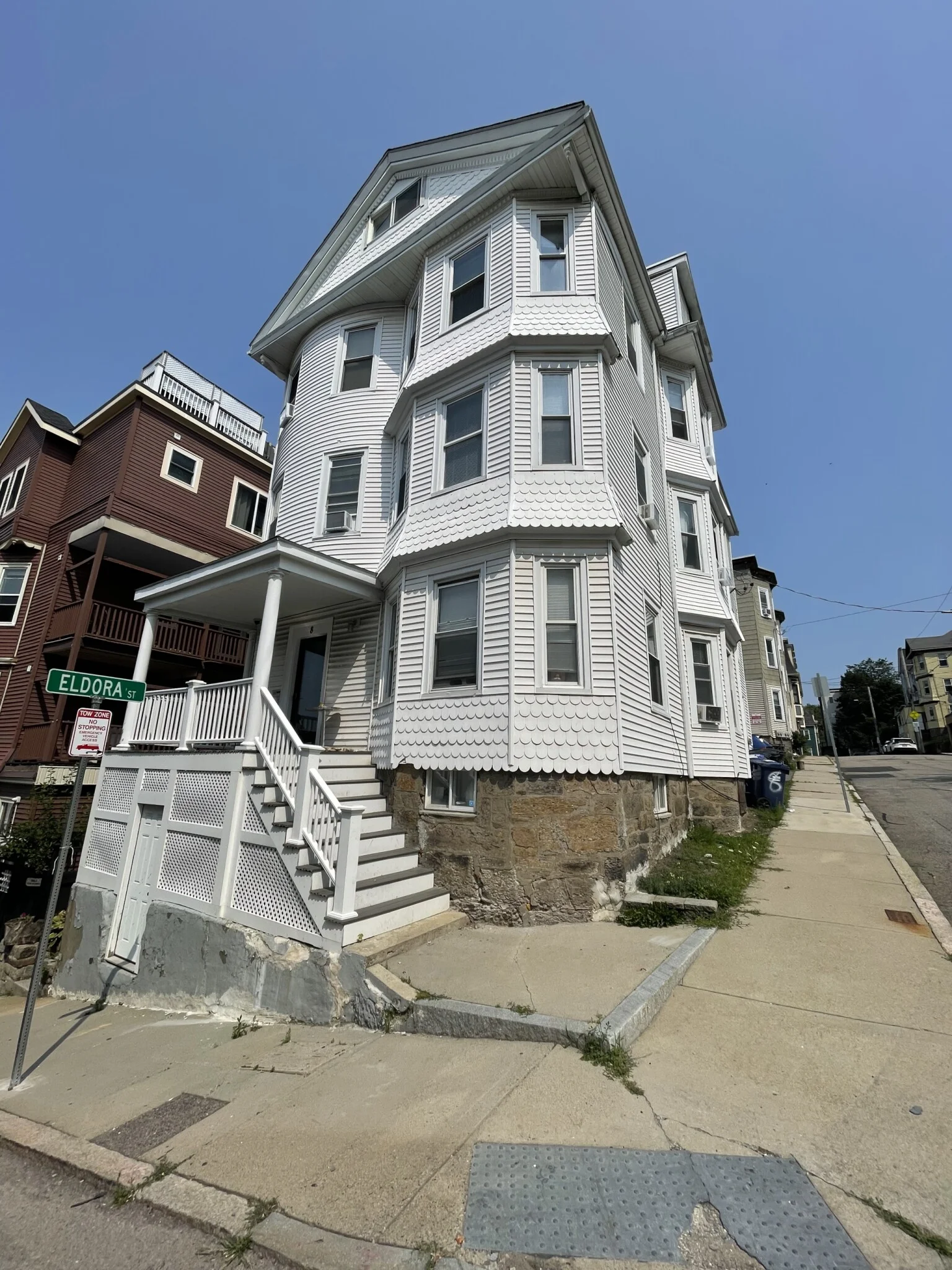 8 Sunset St, Mission Hill