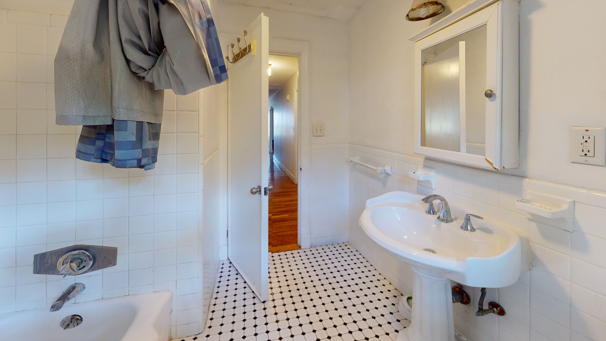 115 Withington Rd, Newtonville