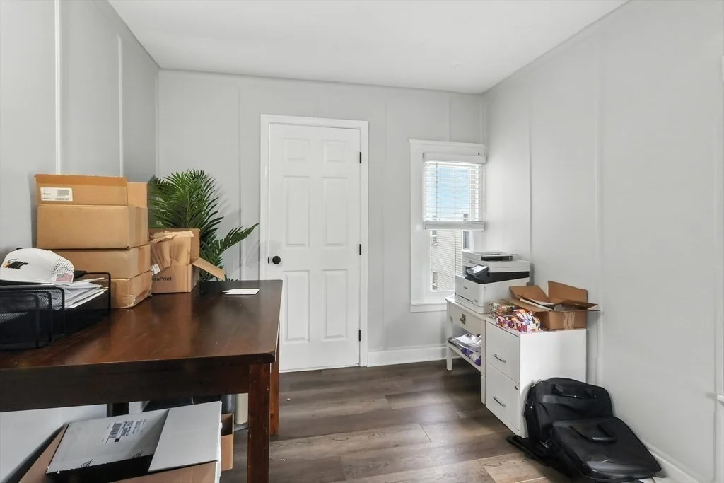 637 Broadway, Everett