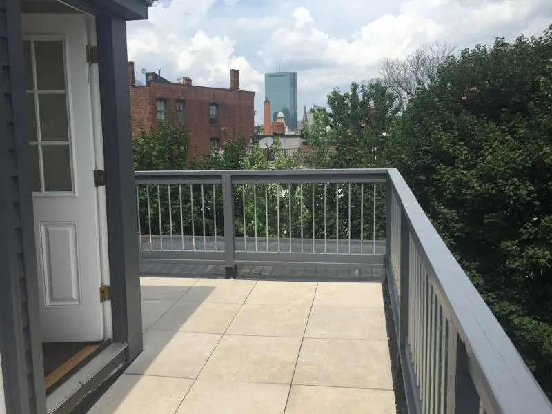 22 Sussex St, Roxbury