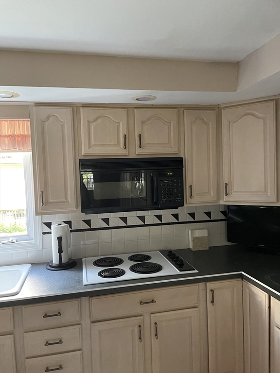 39 Beacon St, Everett