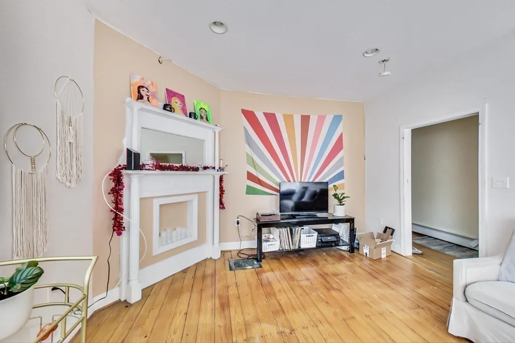 47 Hillside St, Mission Hill