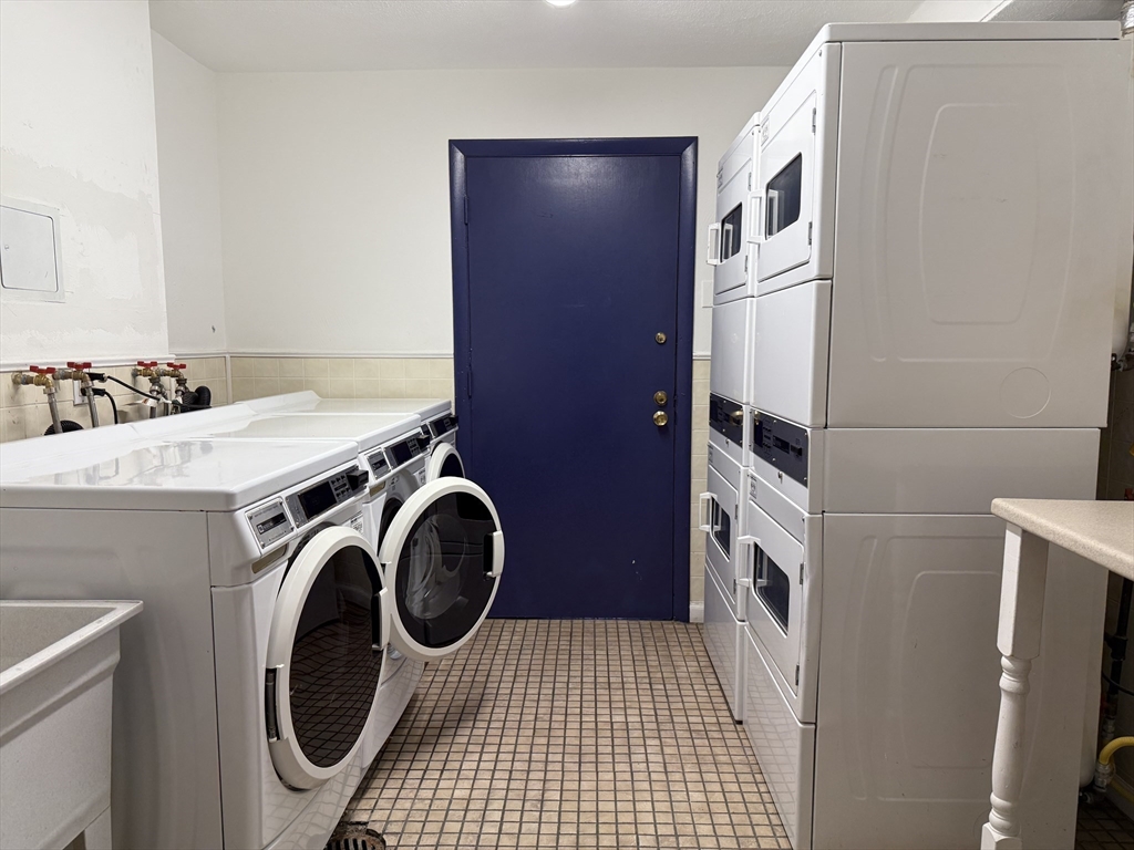 100 Governors Dr, Winthrop