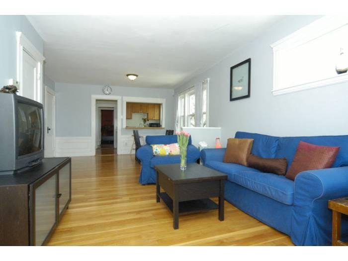 15 Adelaide St, Jamaica Plain