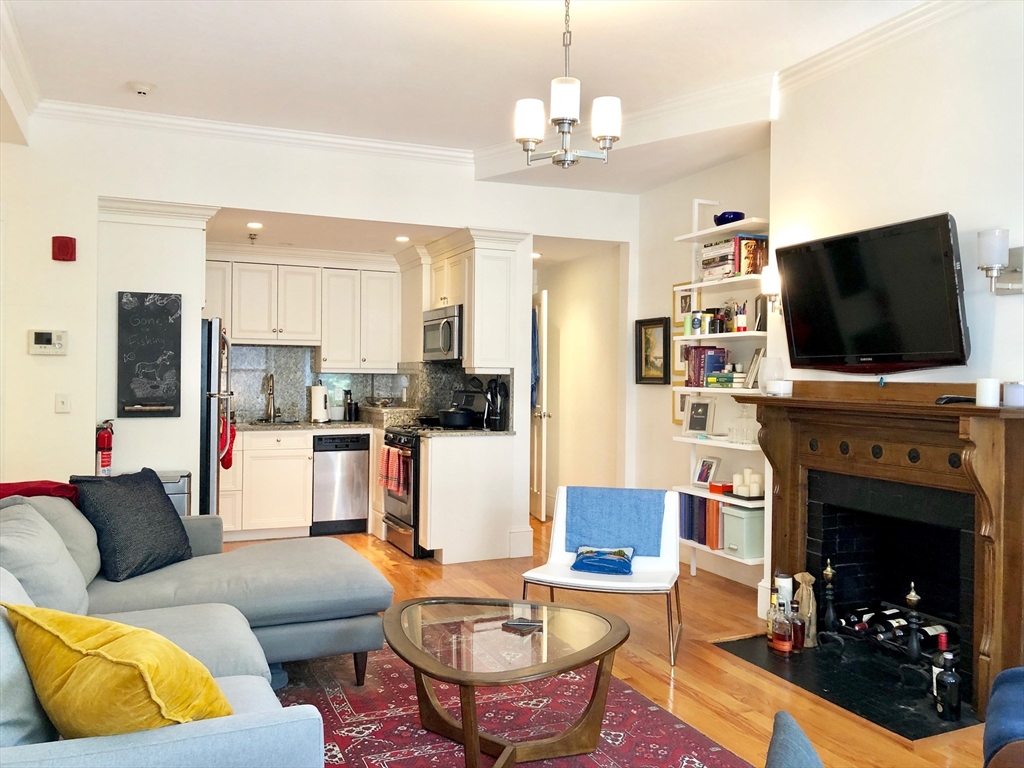 247 Newbury St, Back Bay