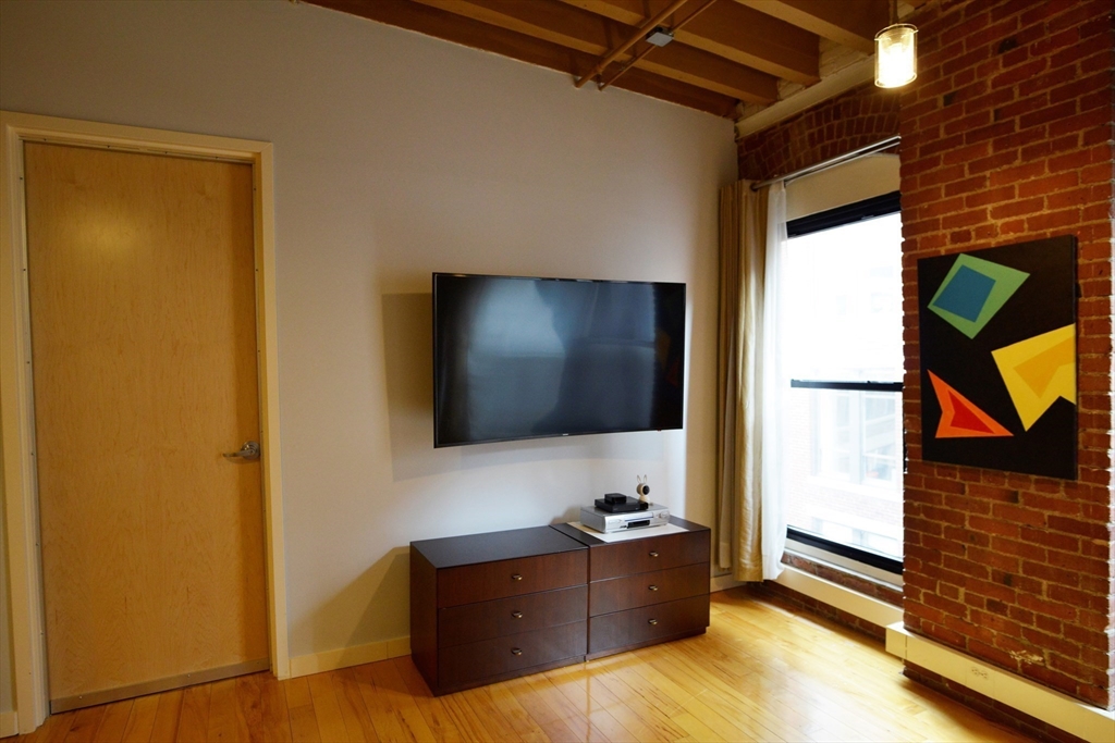111 Beach, Leather District