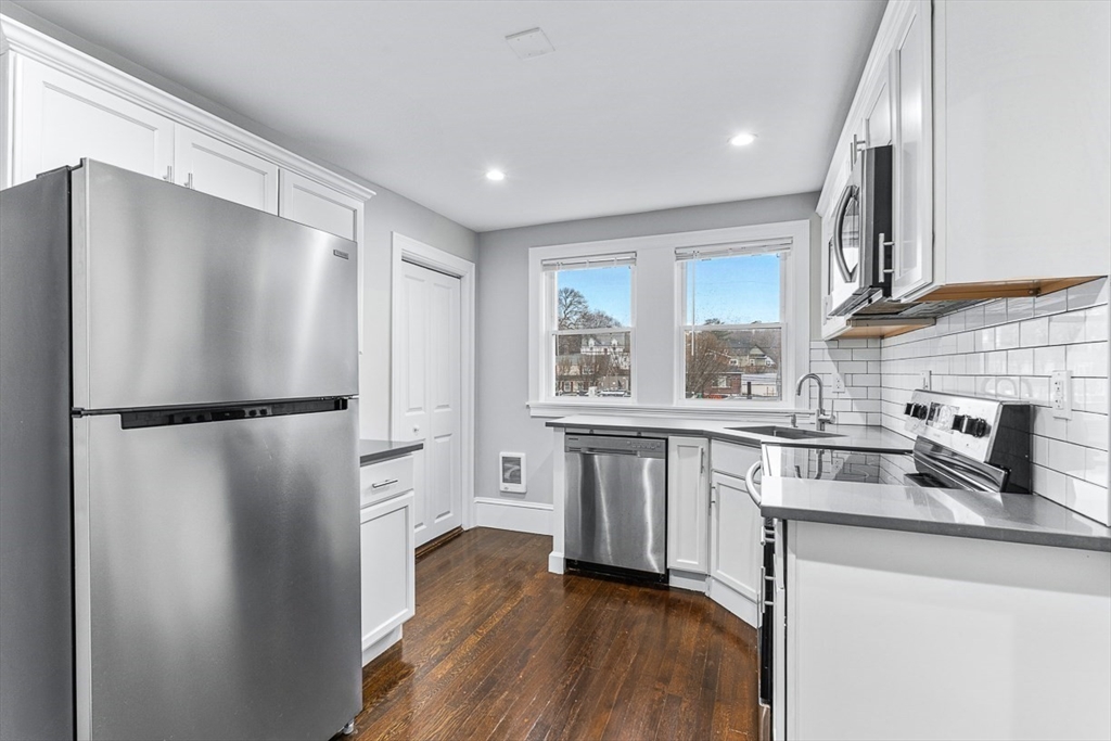 11 Town Hill St, Quincy