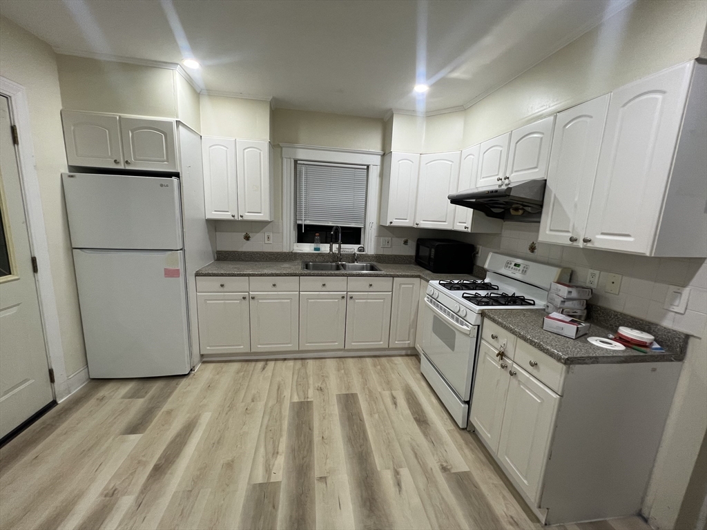 16 Billings Rd, Quincy