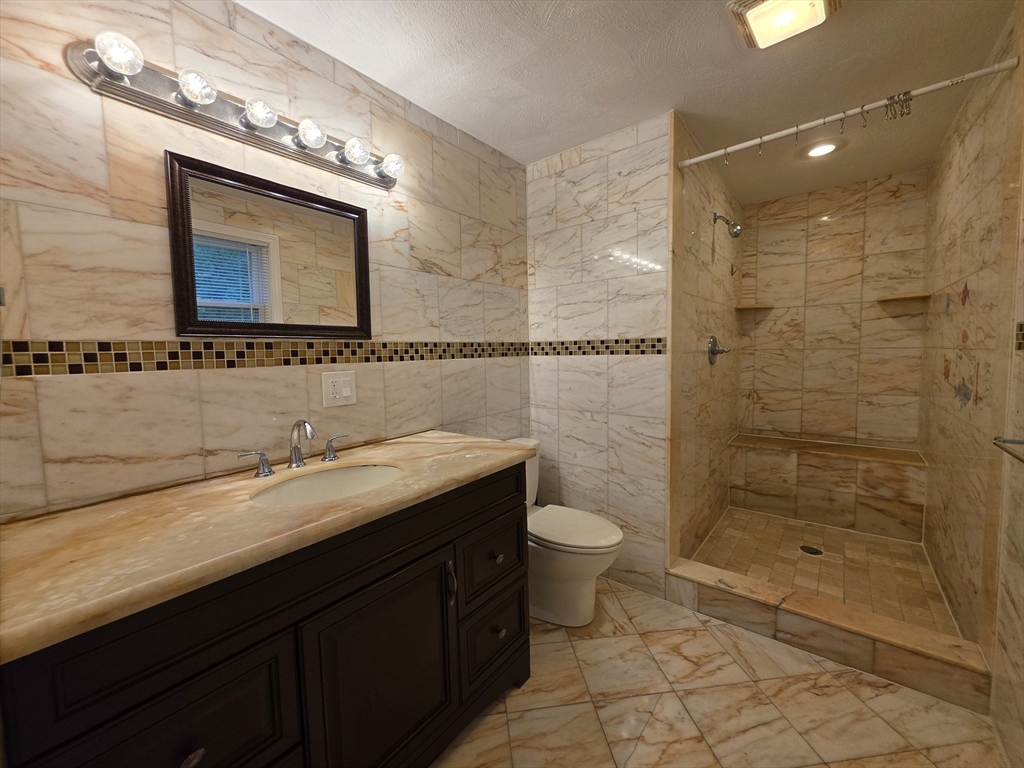 4 Hickey Dr, Framingham