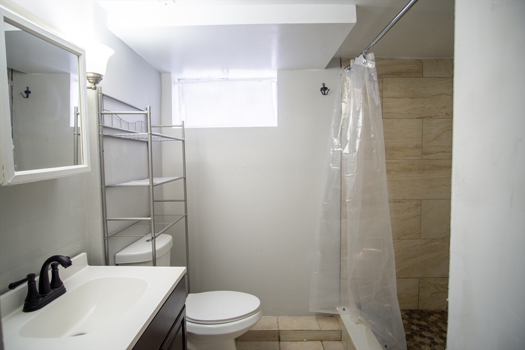 63 Mcgarvey Rd, Stoughton