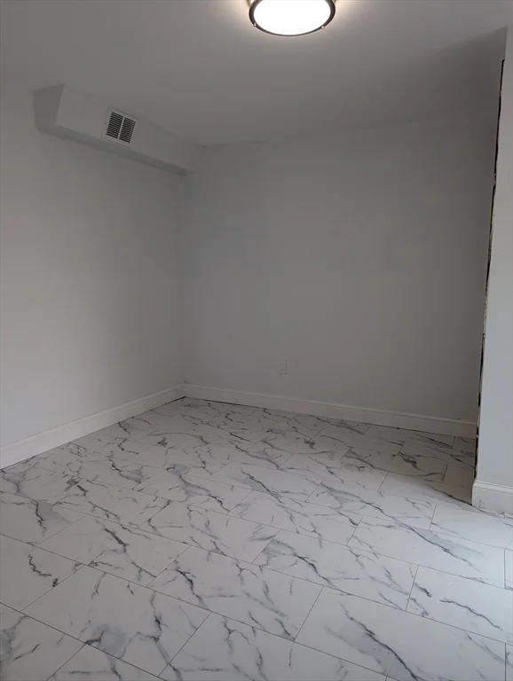 144 Lake Shore Dr, Weymouth