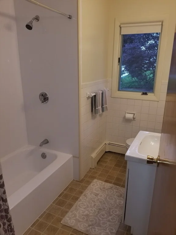 4 Upland Ave, Shrewsbury