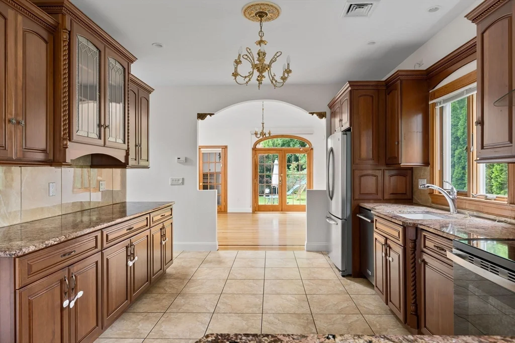 24 Carthay Cir, Newton Highlands