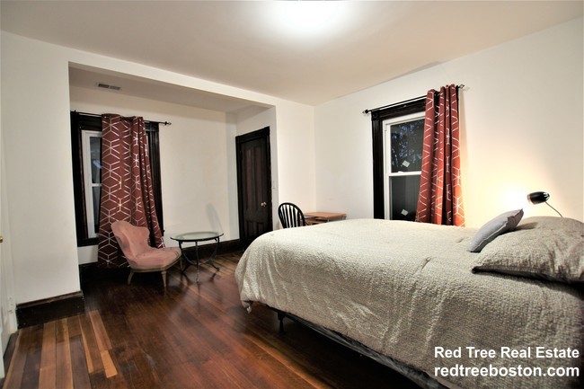 18 Holton St, Allston