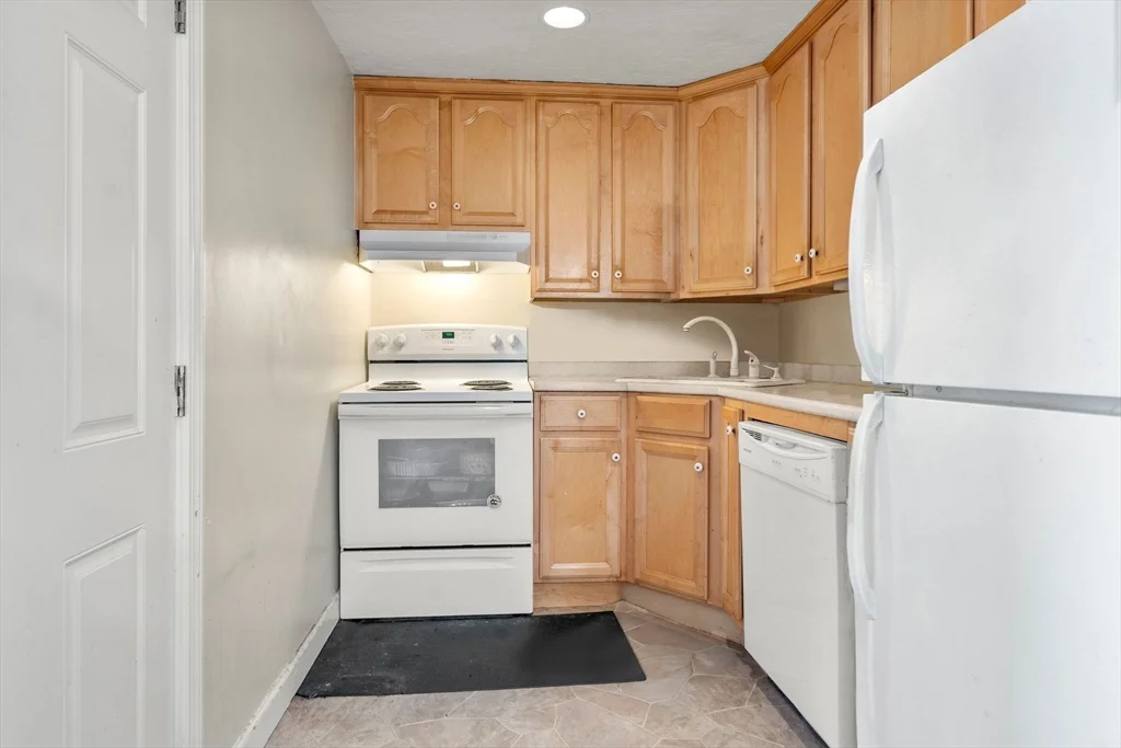 10 Holman St, Attleboro