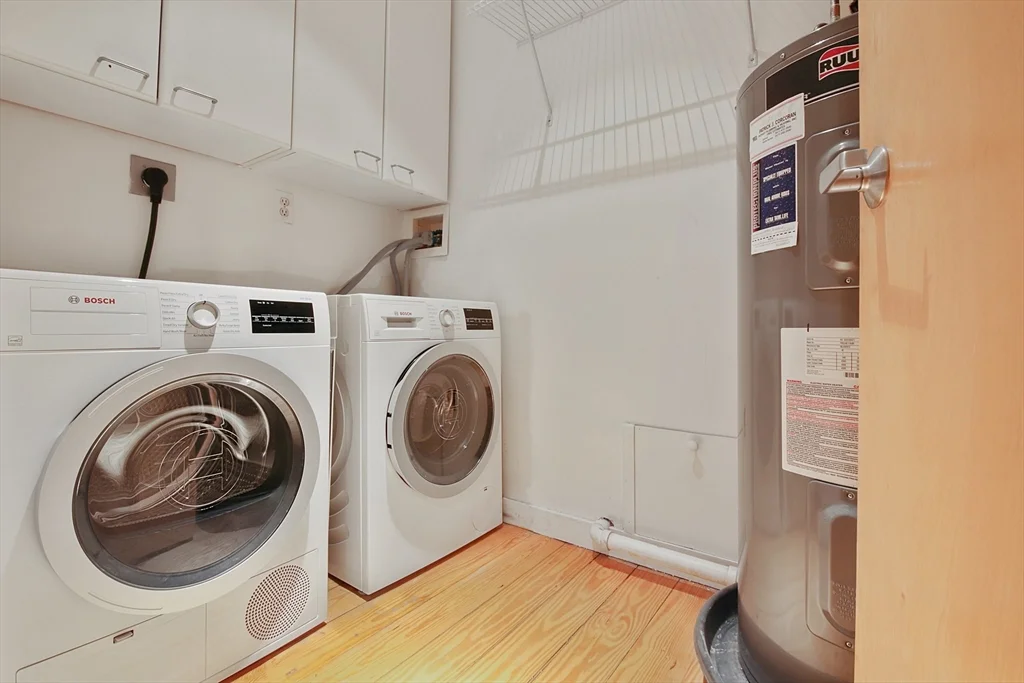 107 South, Leather District