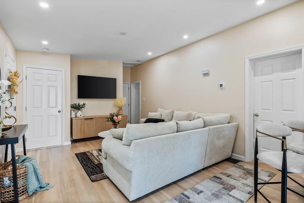 124 Washington St, Woburn