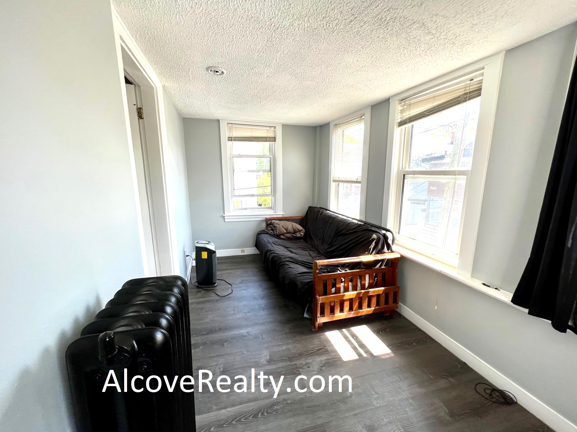 24 Burnham St, Tufts