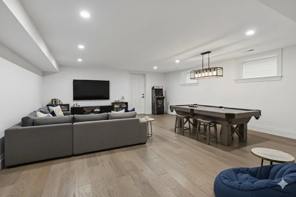 959 Chestnut St, Newton