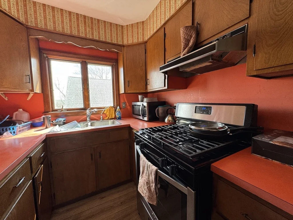 631 Walnut St, Fall River