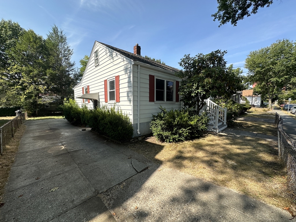 23 Safford St, Quincy