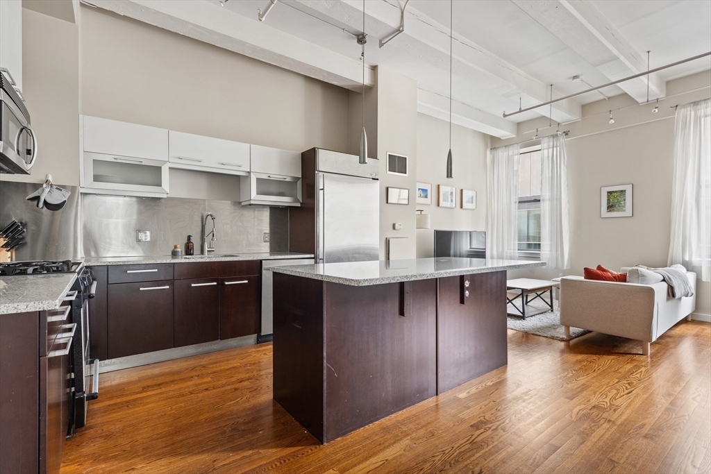 88 Kingston St, Downtown