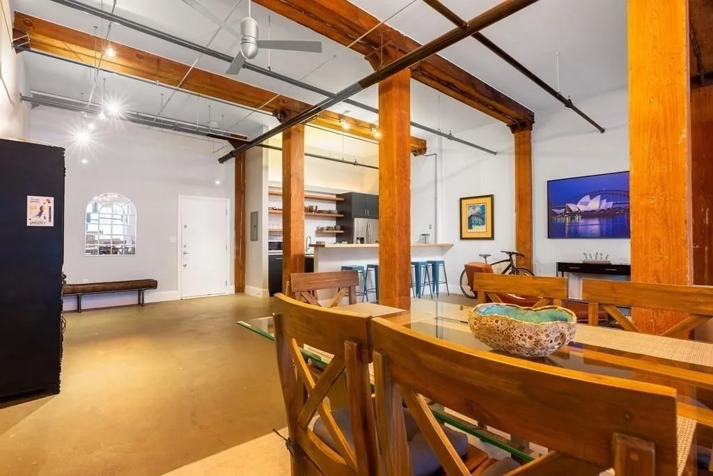 881 East 1st St, South Boston