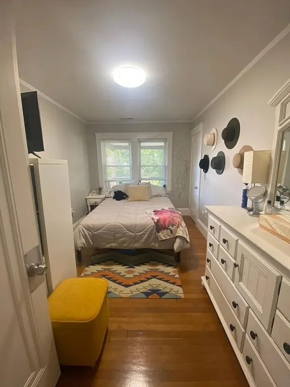 651 Washington St, Oak Square