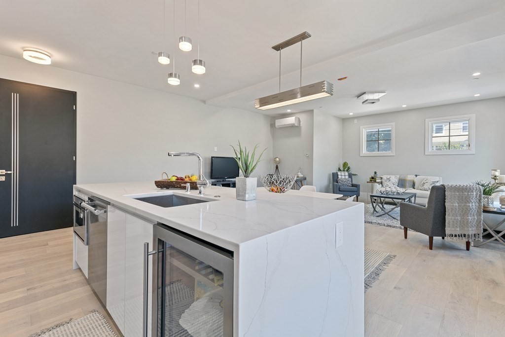 88 Dover St, Davis Square