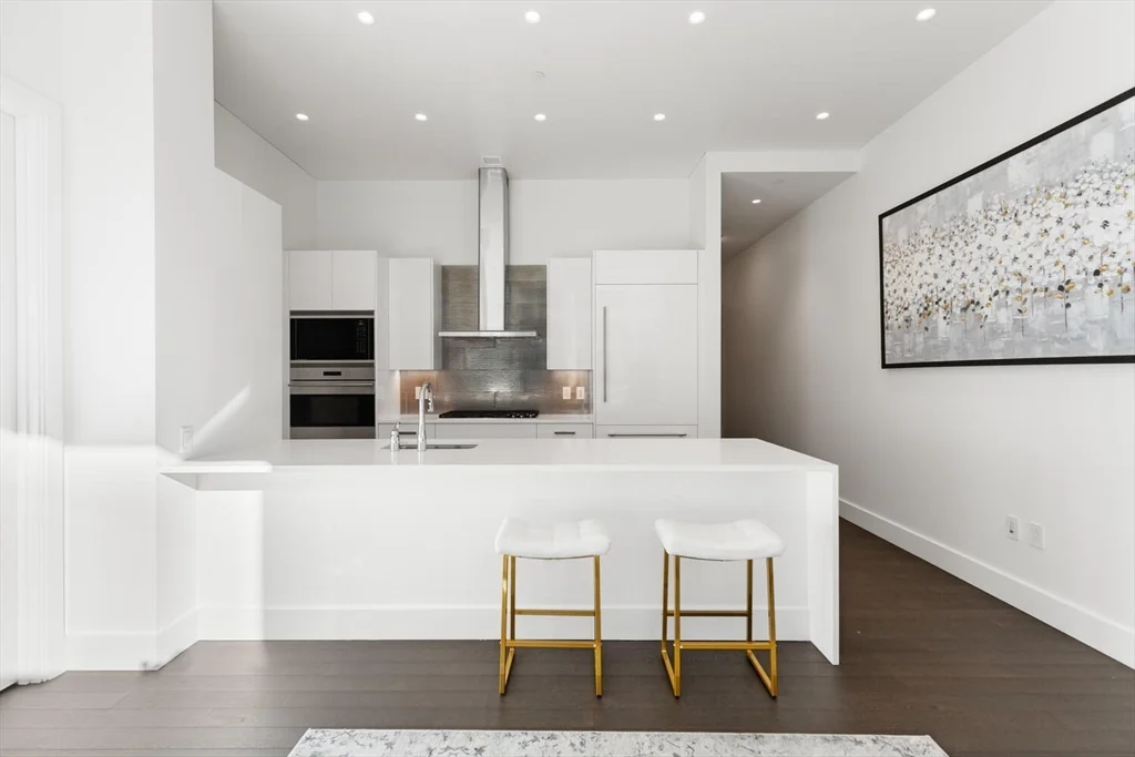 50 Liberty Dr, Seaport District