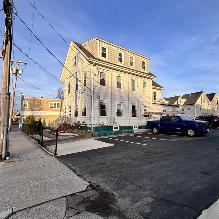 12 Pine St, Attleboro