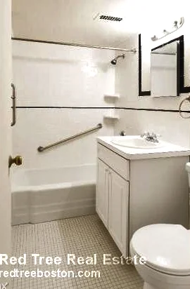 101 Monmouth St, Longwood