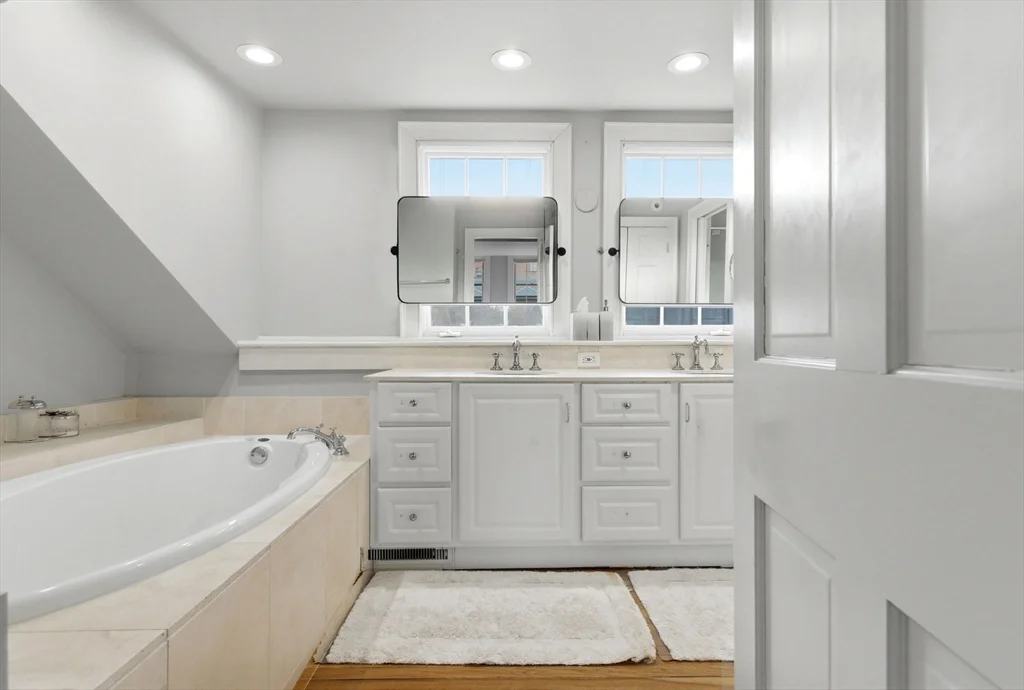 50 River St, Beacon Hill