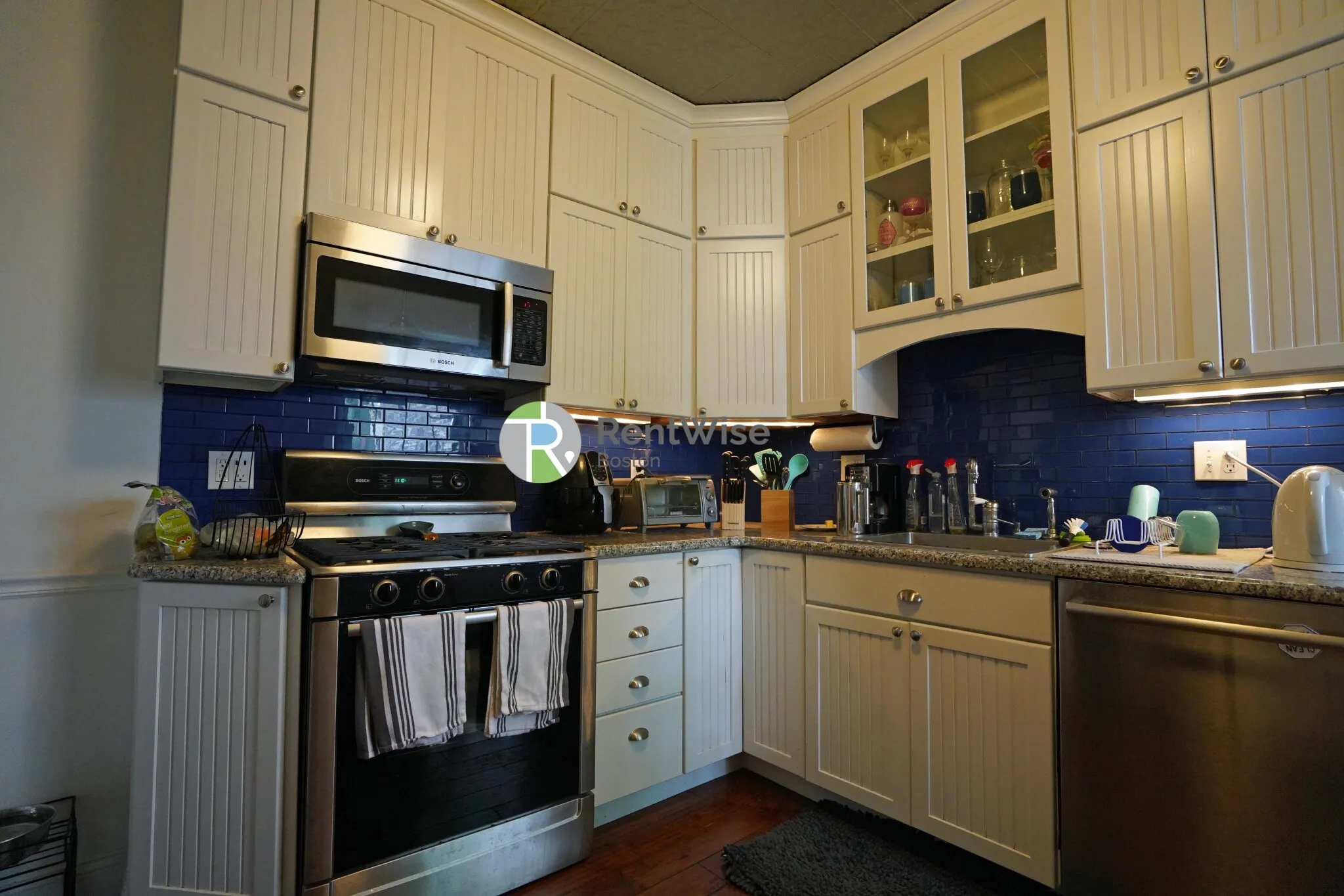 94 Naples Rd, North Brookline
