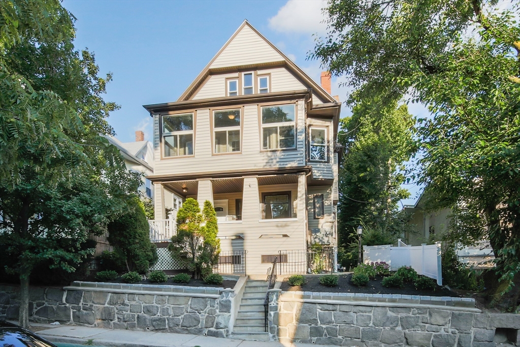 33 Central, Spring Hill