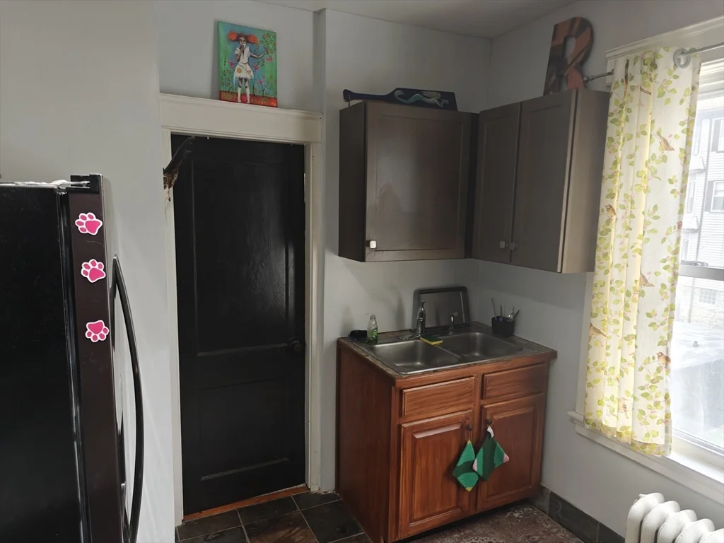 452 Osborn St, Fall River
