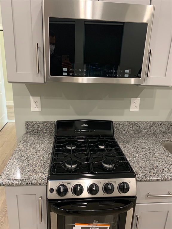 14 Yeamans St, Revere